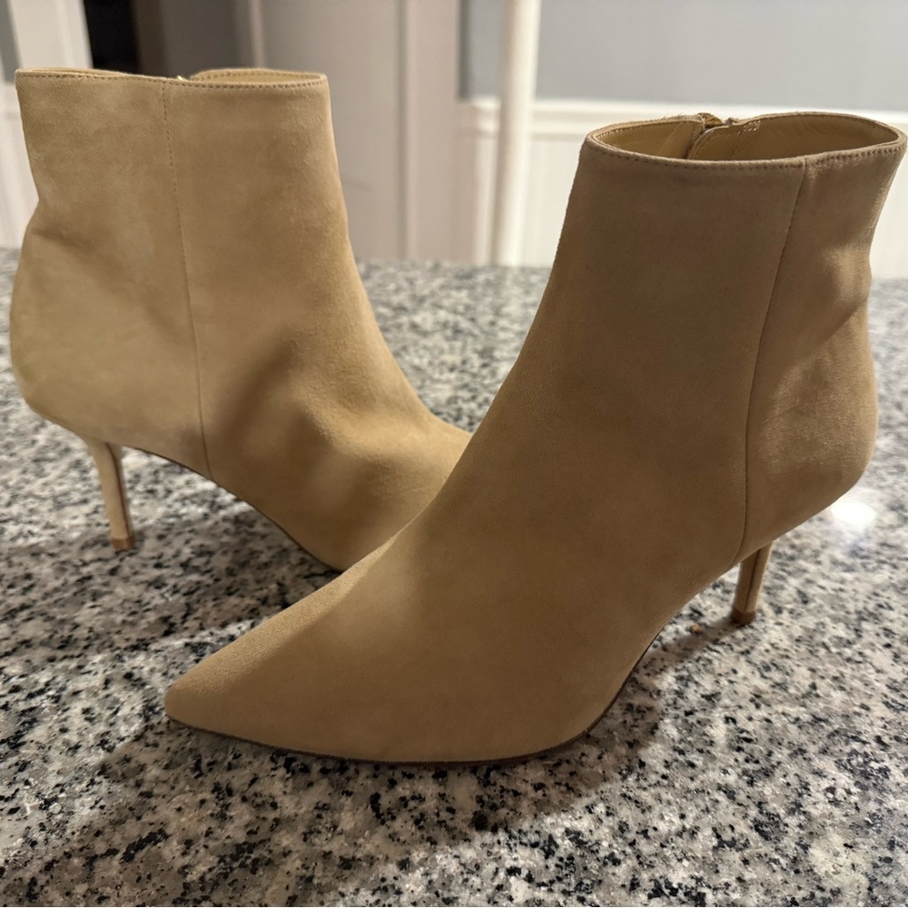 L'AGENCE Chic Beige Ankle Booties